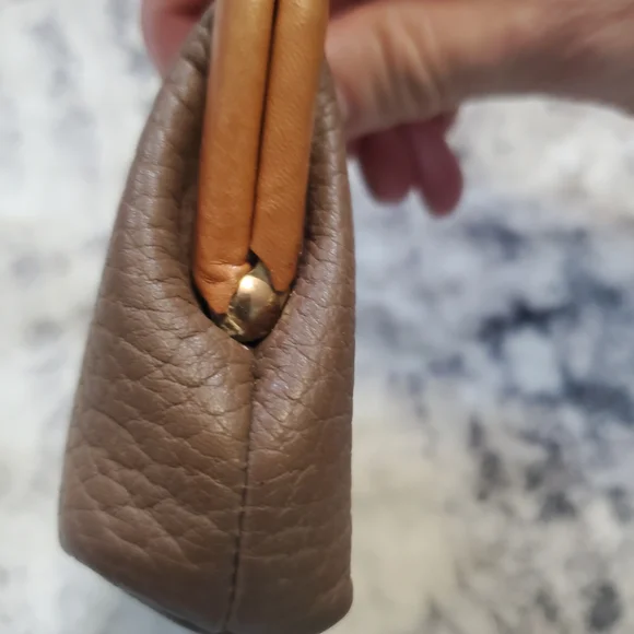 Rare Vintage Dooney & Bourke All Weather Leather Taupe KissLock Coin Purse/Pouch - Picture 9 of 10